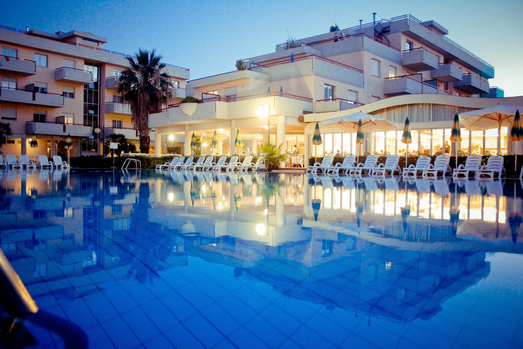 Ihr Residence Hotel Le Terrazze 그로타마레 외부 사진
